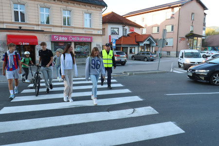 VARNA POT V ŠOLO ZŠAM CERKNICA 06 FOTO LJUBO VUKELIČ